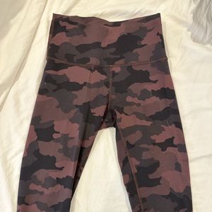 Lululemon wunder under size 4